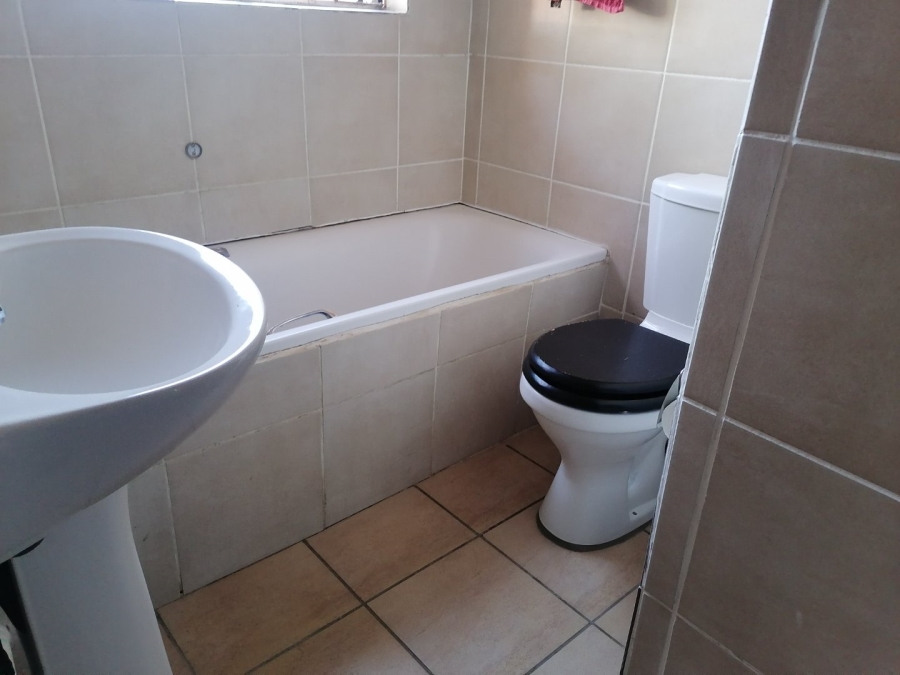 To Let 3 Bedroom Property for Rent in Vista Park Free State